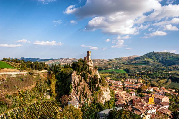 Torre dell'orologio sulla collina di Brisighella